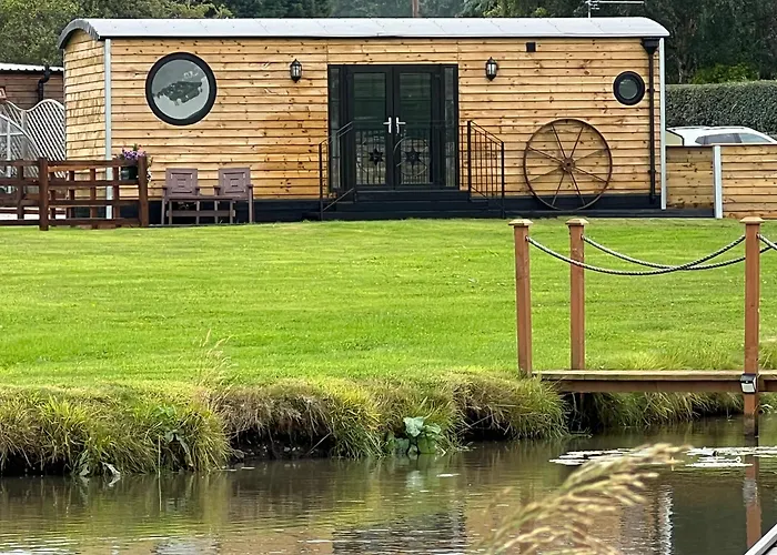 Ye Old Lambing Lodge - Spring Paddock